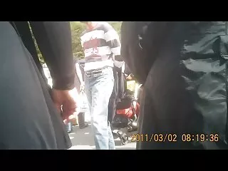 Due uomini si divertono sesso anale video gratis con due troie nel cortile, li strappano nella vagina e nell'ano, li mettono in profondità nella bocca e poi li nutrono con lo sperma.