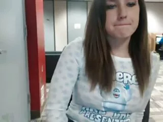 Bella video hard anale bruna ottiene un cazzo duro nella figa
