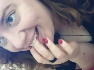 Busty slut maturo fa un pompino a suo videosesso anale marito