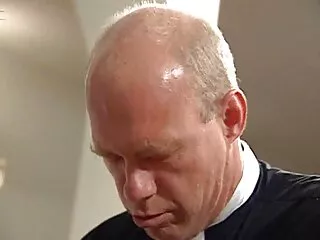 Preoccupato mascherato Bullo attaccato procace bionda e scopata video hard anale