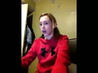 Molto magro slut è scopata da due maschi video porno di sesso anale