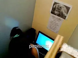 Un giovane studente lavora part-time, è venuto al casting, dove deve fare sesso con l'operatore. sesso anale video amatoriale La ragazza ha un seno molto bello e sta tremando.