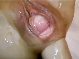 Questo uomo può essere chiamato fortunato Di sicuro, perché inserisce il suo membro grasso in due troie sexy sesso anale video gratis