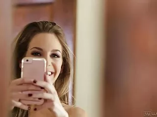 Slim bruna con una figura perfetta cavalca un sesso anale film gratis grosso cazzo