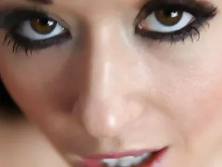 La mamma si addormentò sesso anale video porno e la sua figliastra scopò il suo patrigno.
